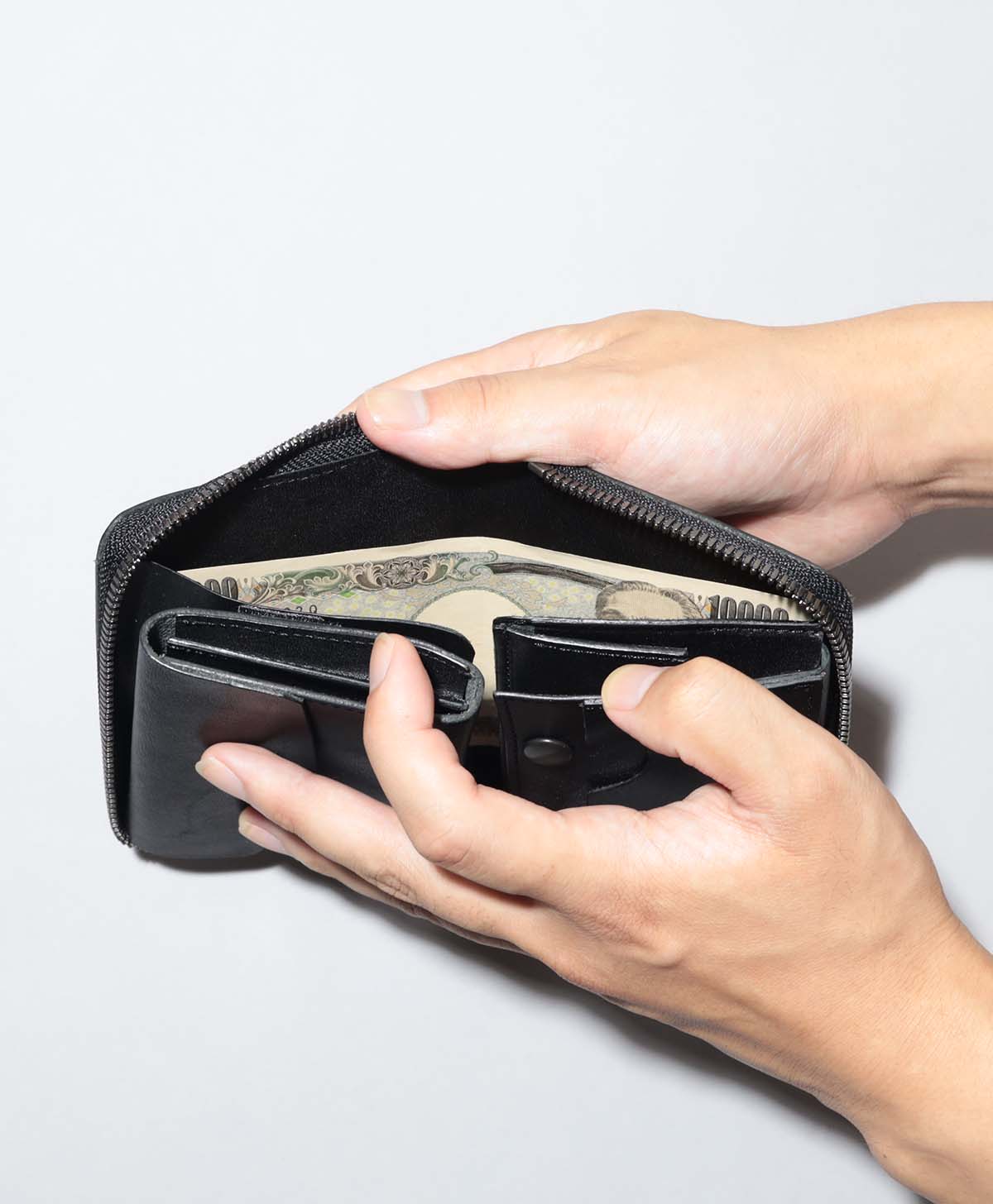 SADDLE ZIP WALLET / Black