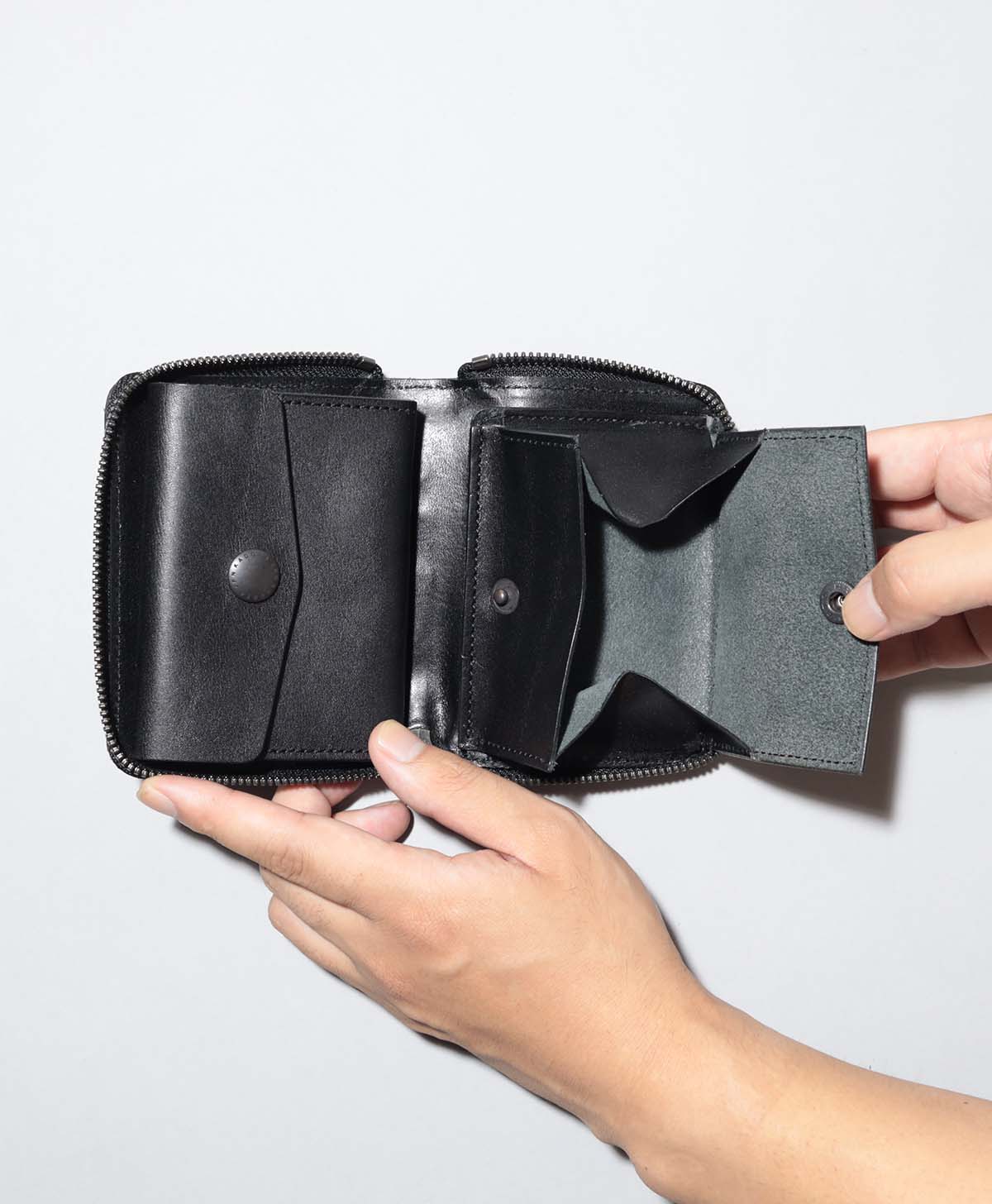 SADDLE ZIP WALLET / BLACK