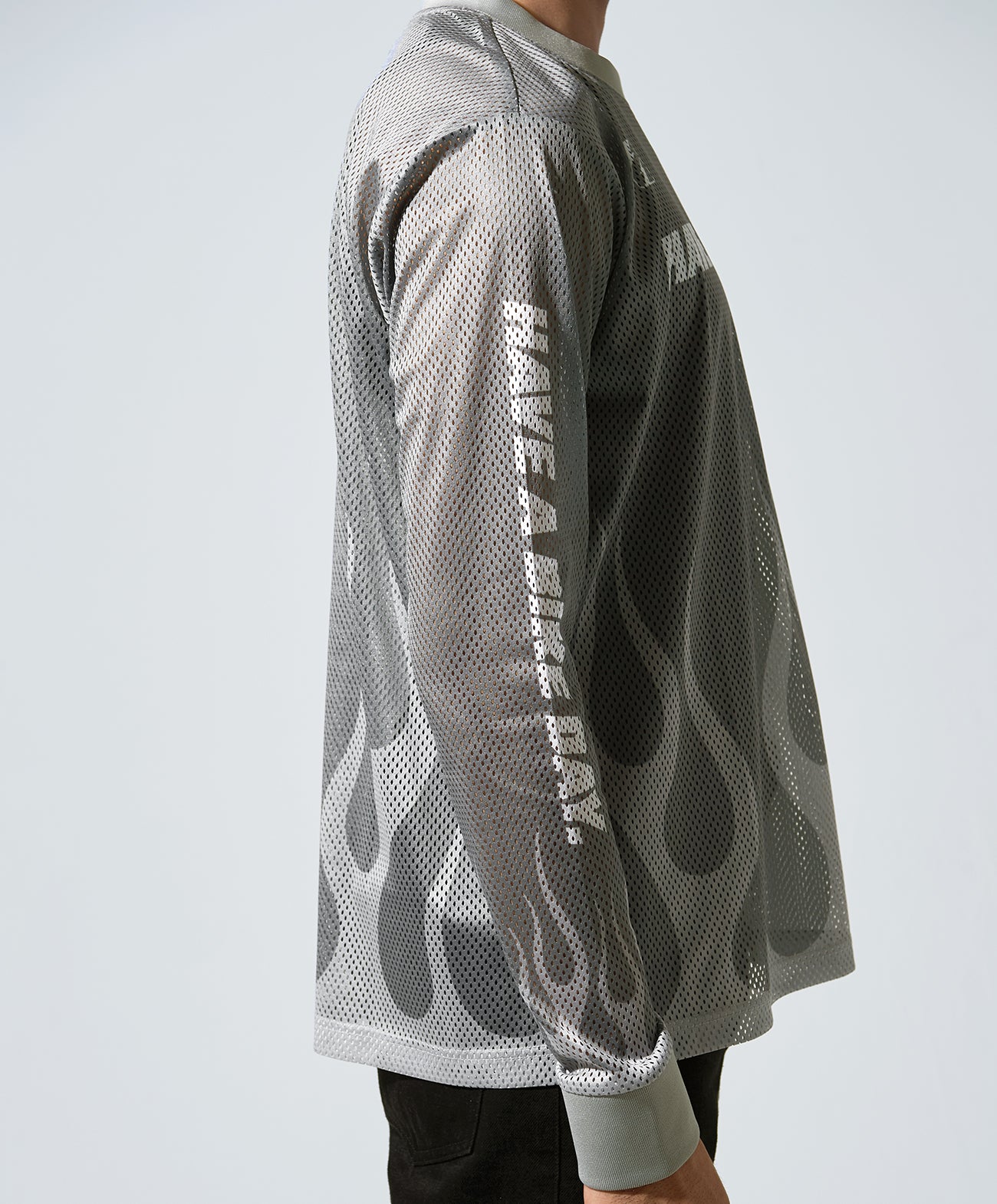 H178 B84 W72 サイズL 着用