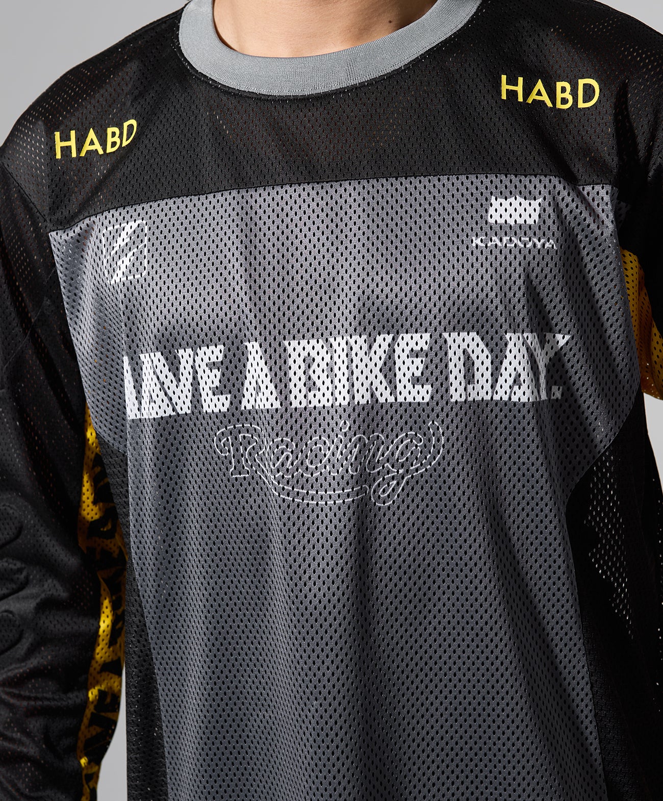 H178 B84 W72 サイズL 着用