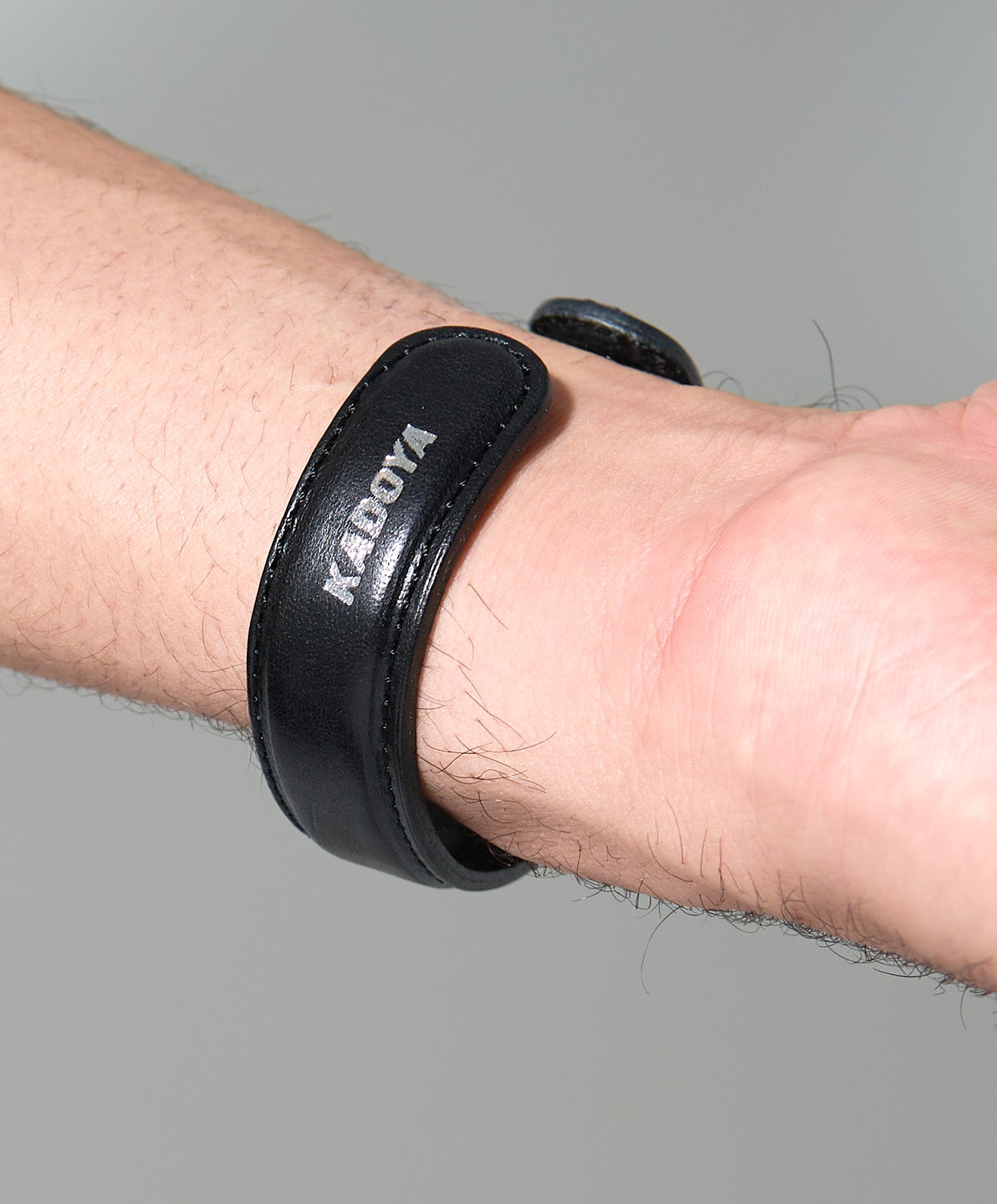 LEATHER BANGLE / ブラック