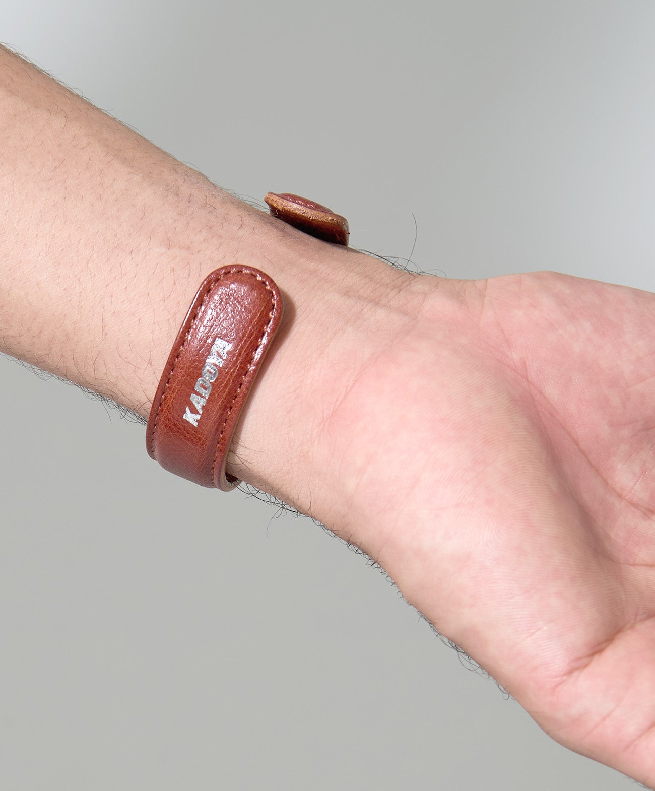 LEATHER BANGLE / ブラウン