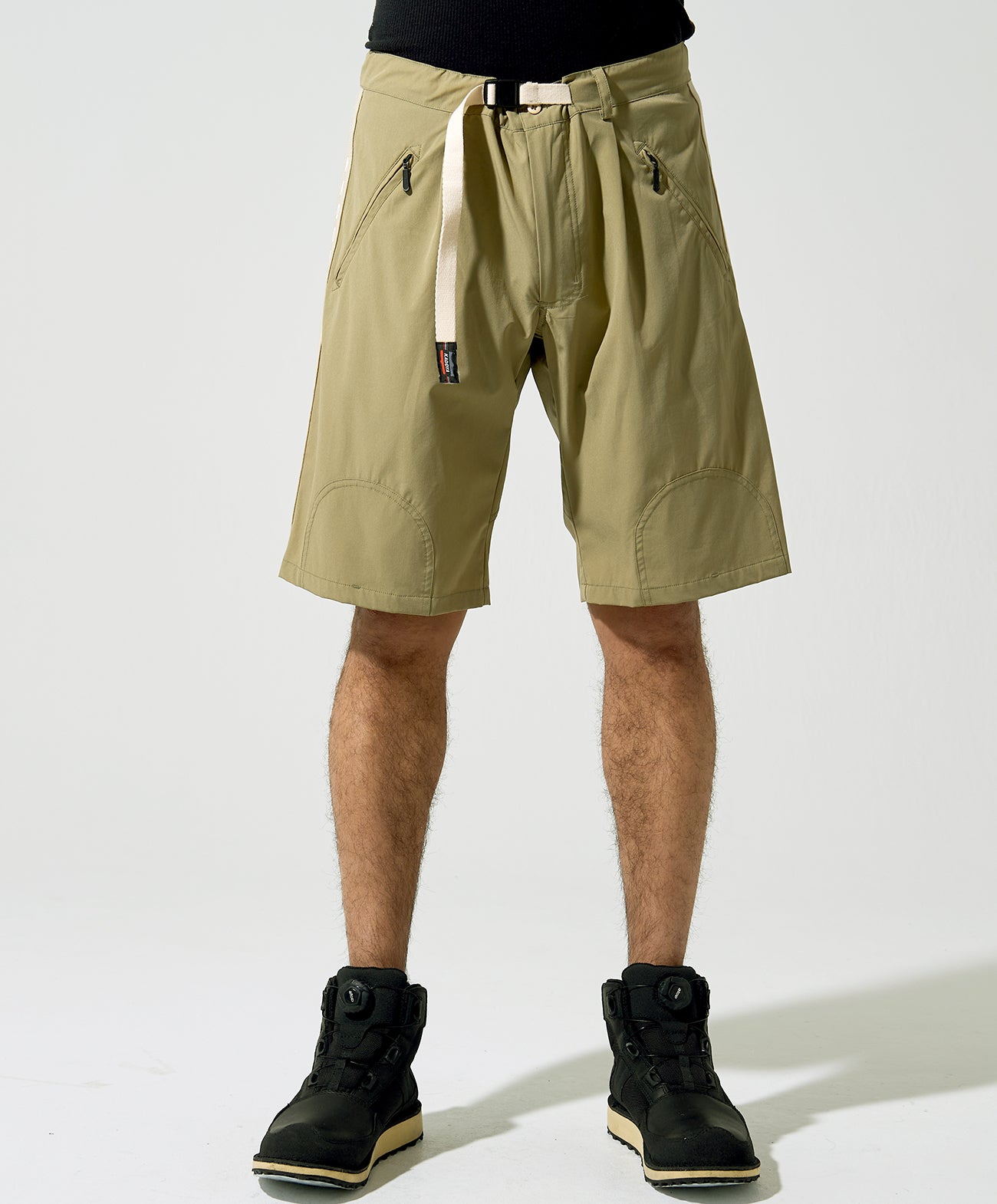 H178 B84 W72 サイズL 着用