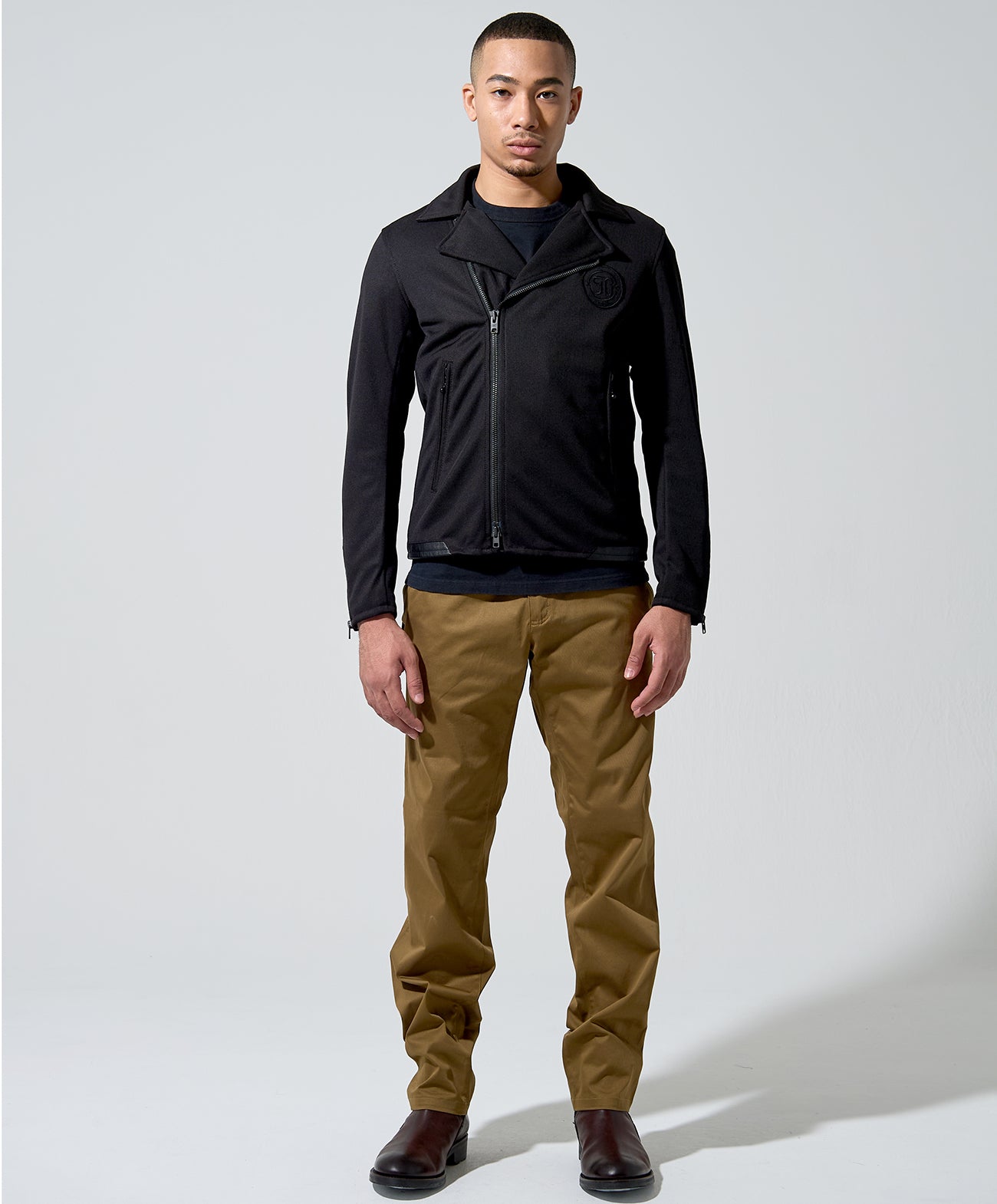 H178 B84 W72 サイズL 着用