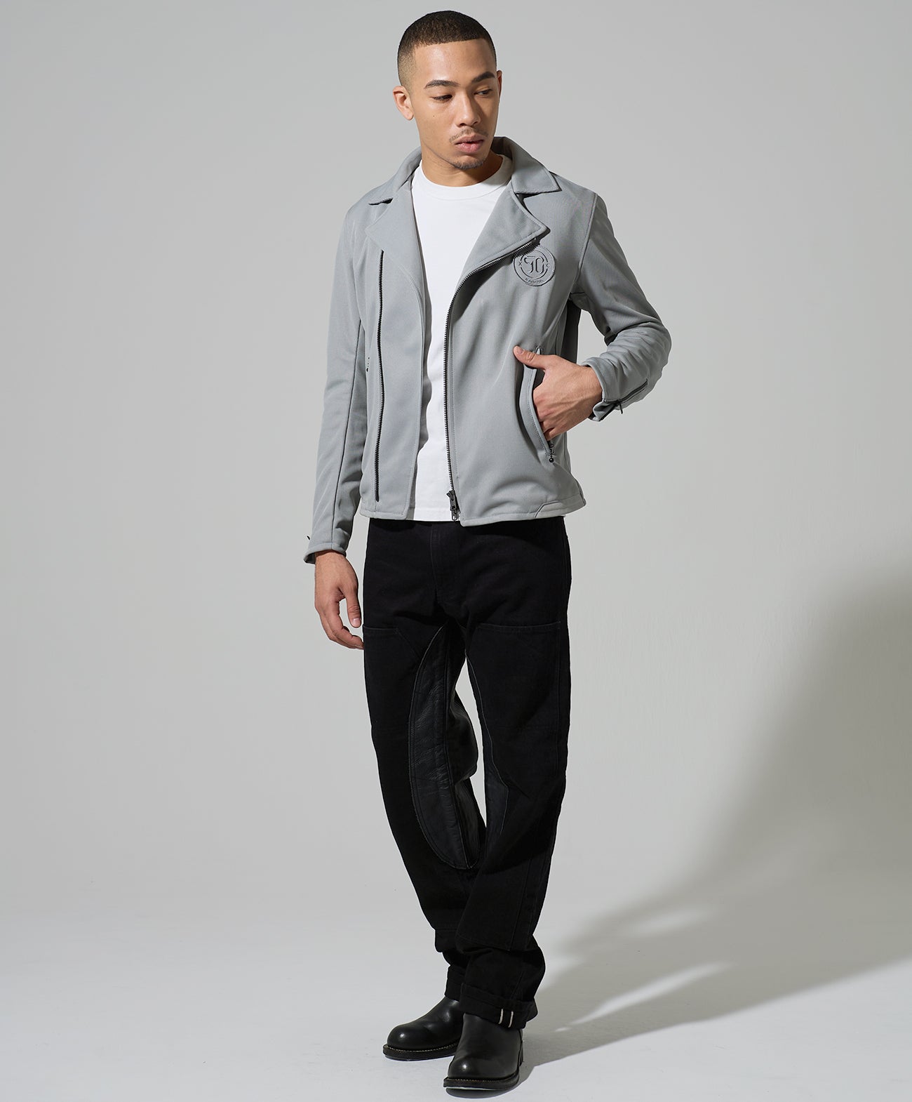 H178 B84 W72 サイズL 着用