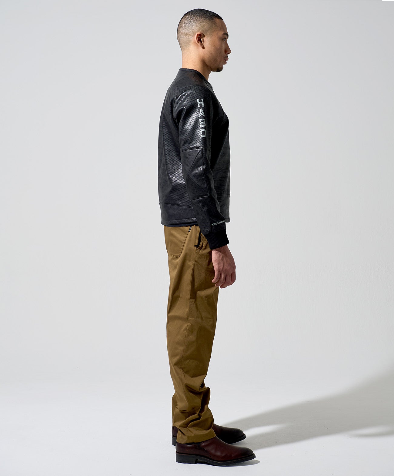 H178 B84 W72 サイズL 着用