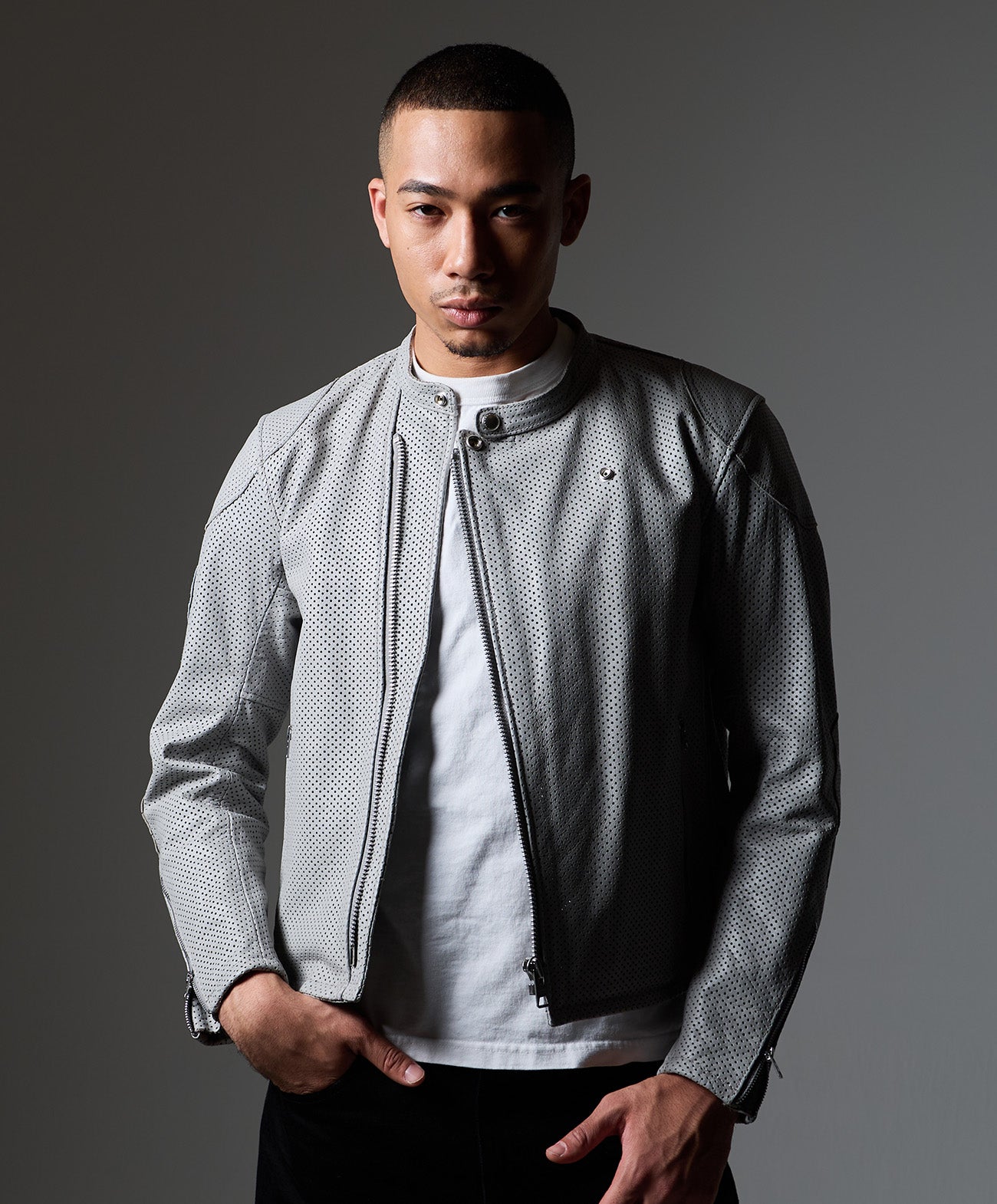 H178 B84 W72 サイズL 着用