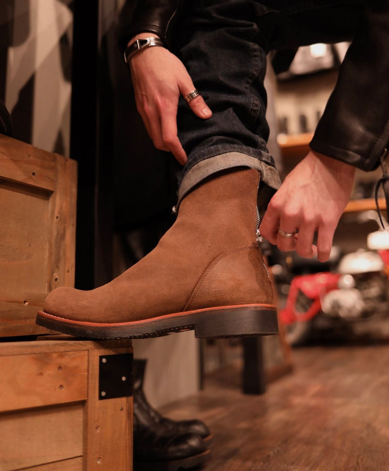 ブラウン スエード ブーツ バスケットボールチャーム付き 革靴 バックジップ ブーツ｜カドヤ公式オンラインショップ｜elefantas