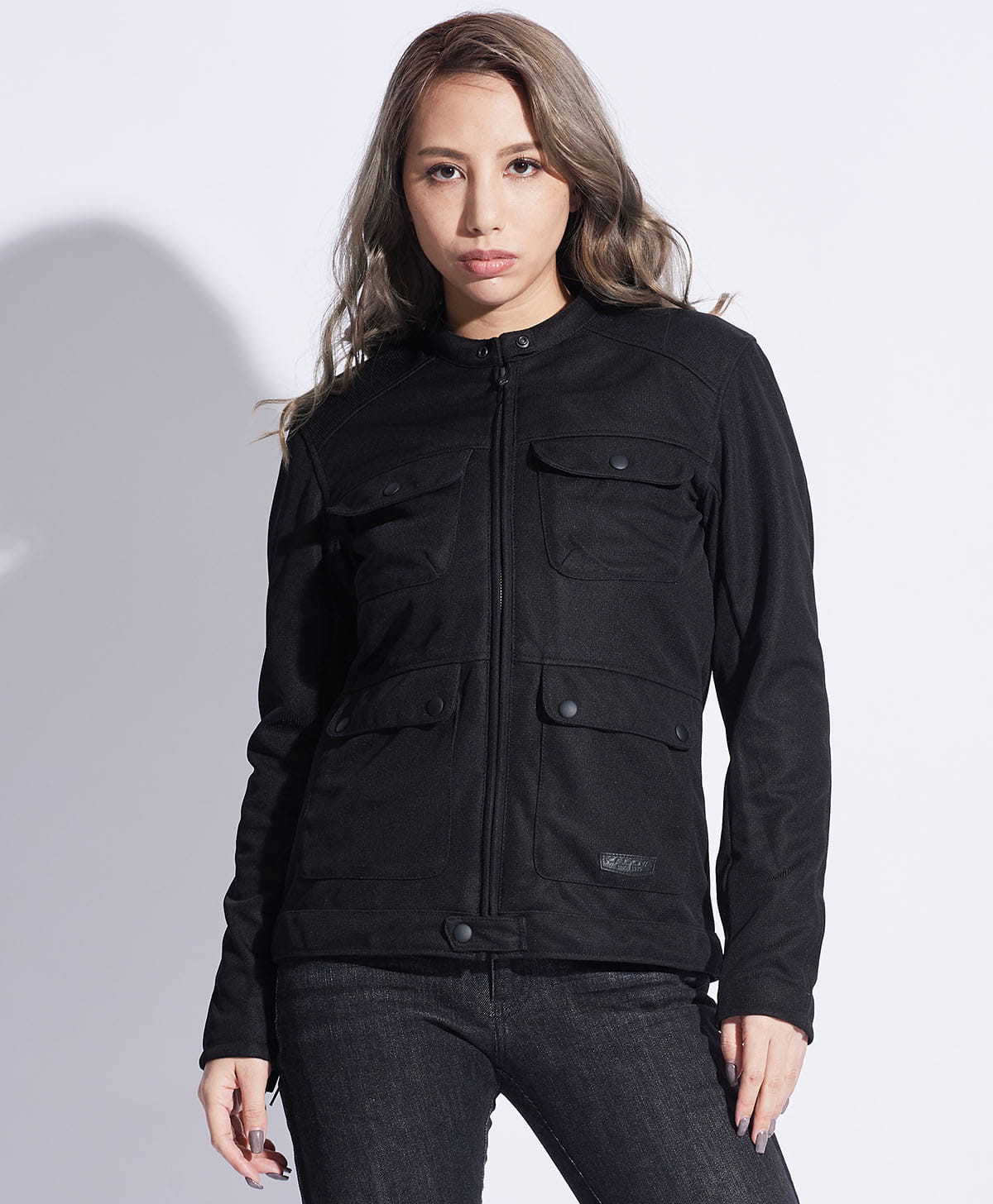 H165 B82 W60 H87 サイズM Tシャツ着用