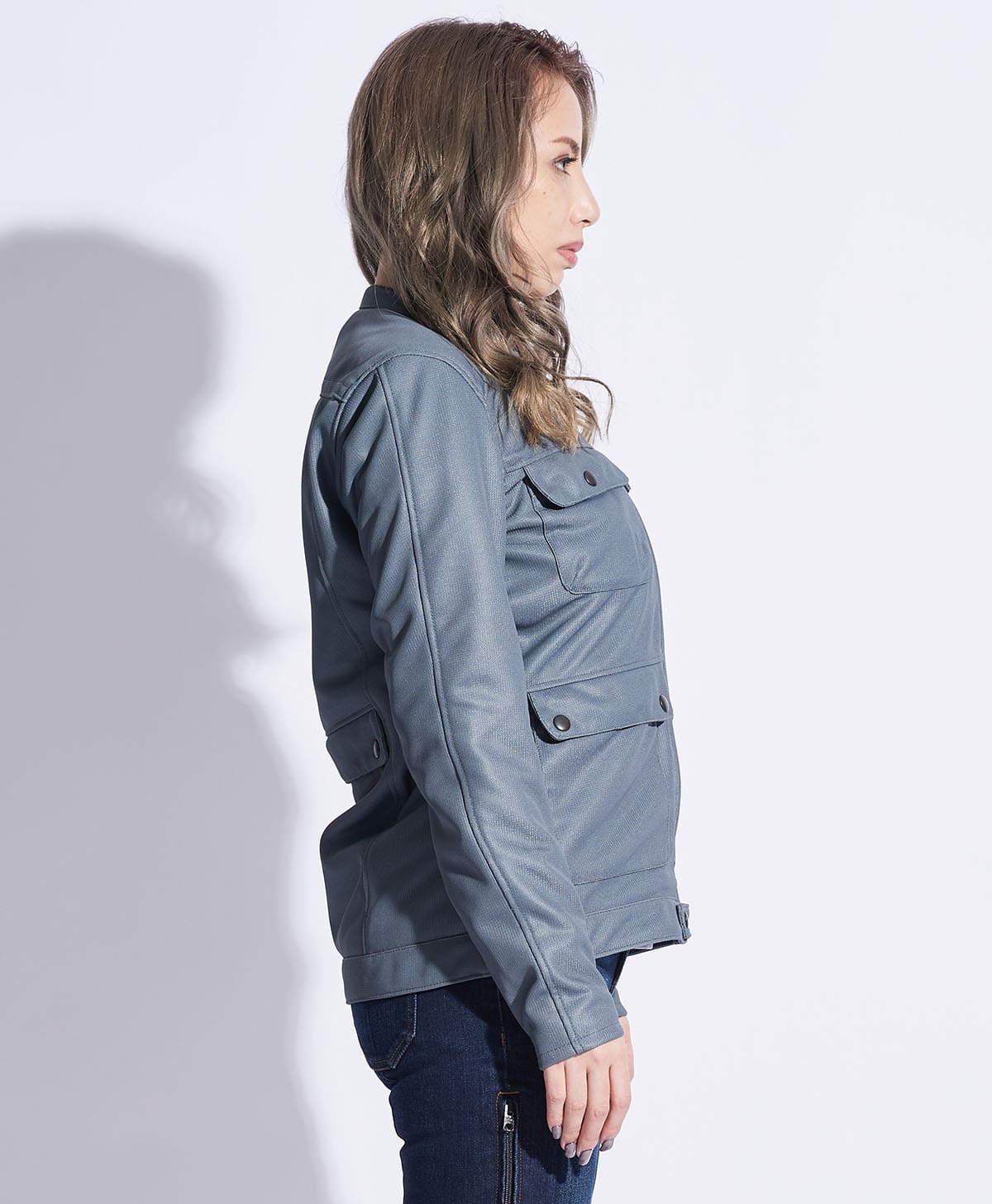 H165 B82 W60 H87 サイズM Tシャツ着用