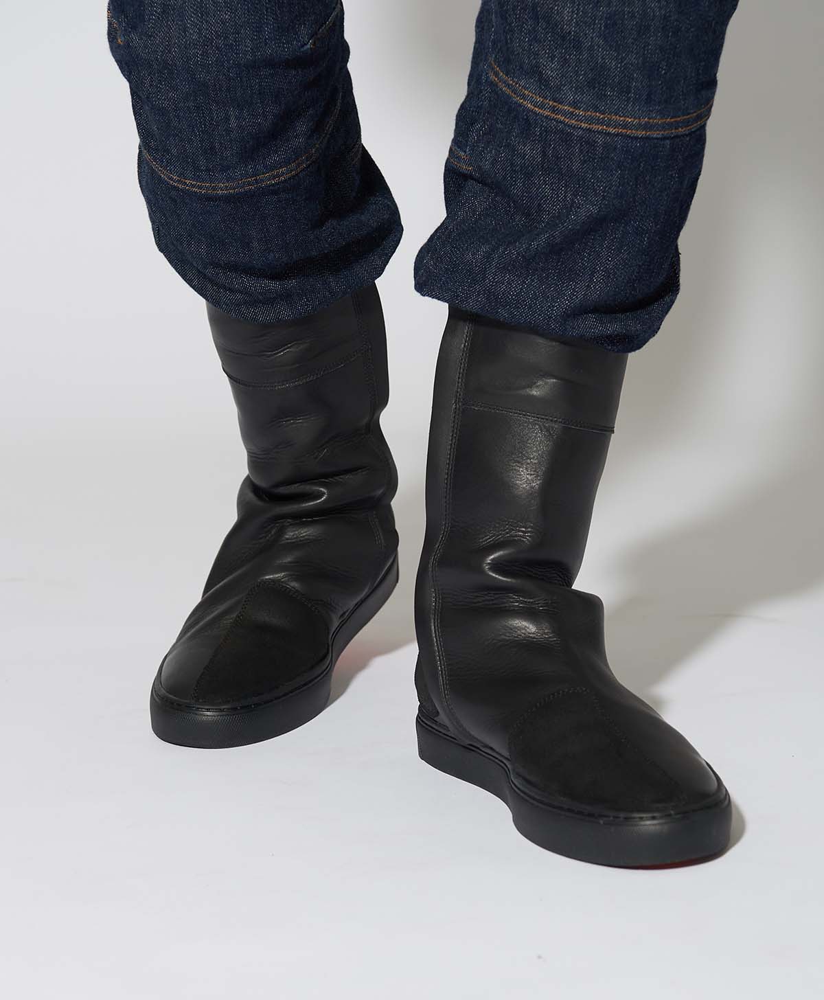 حذاء رياضي جلدي عالي M2 / أسود/أسود
