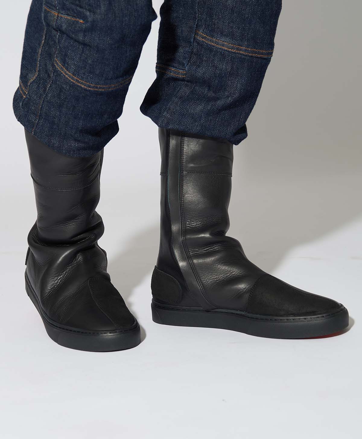 حذاء رياضي جلدي عالي M2 / أسود/أسود