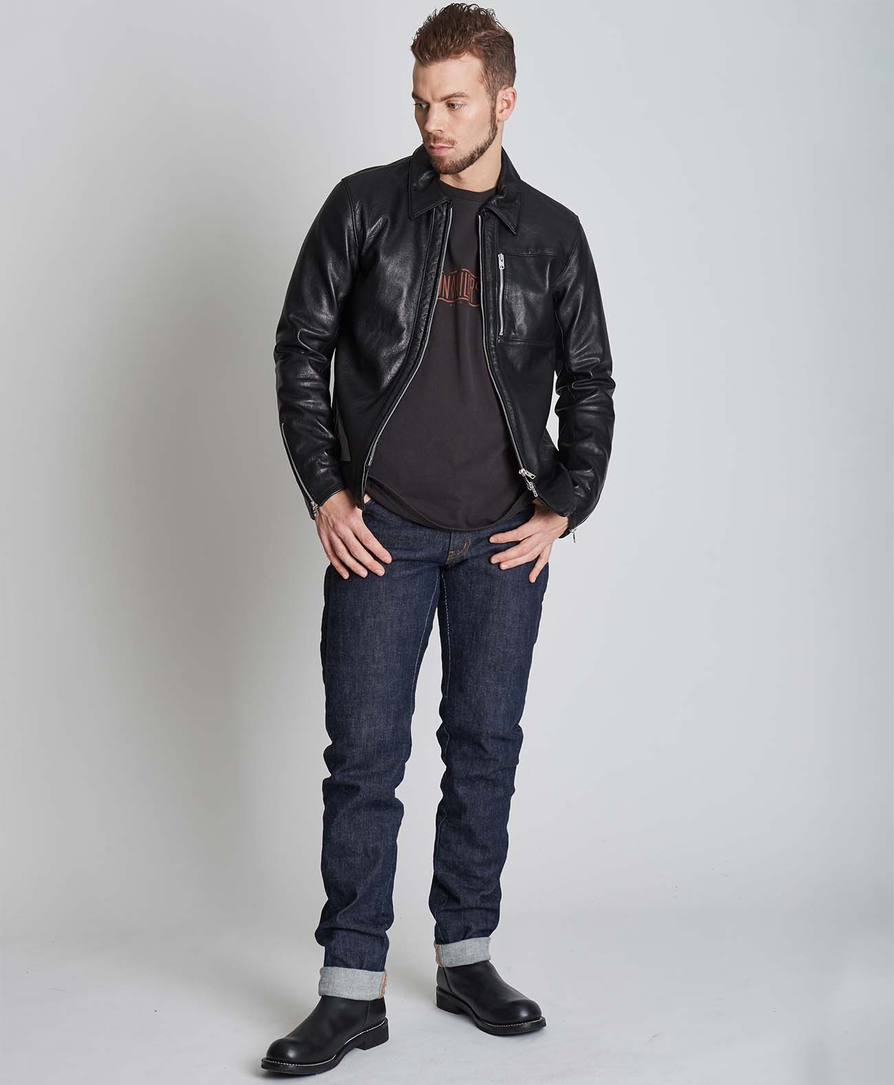 176cm 72kg サイズL Tシャツ着用