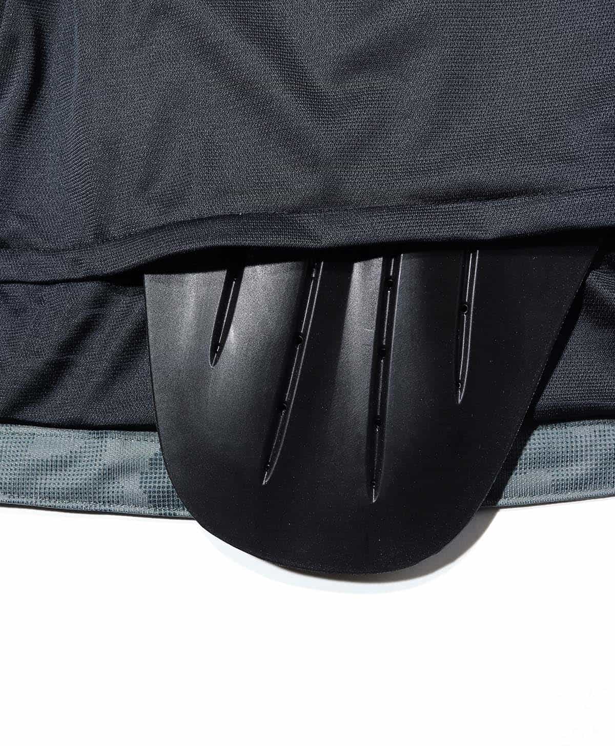 脊椎パット袋はファスナー開閉式で装着しやすい仕様に