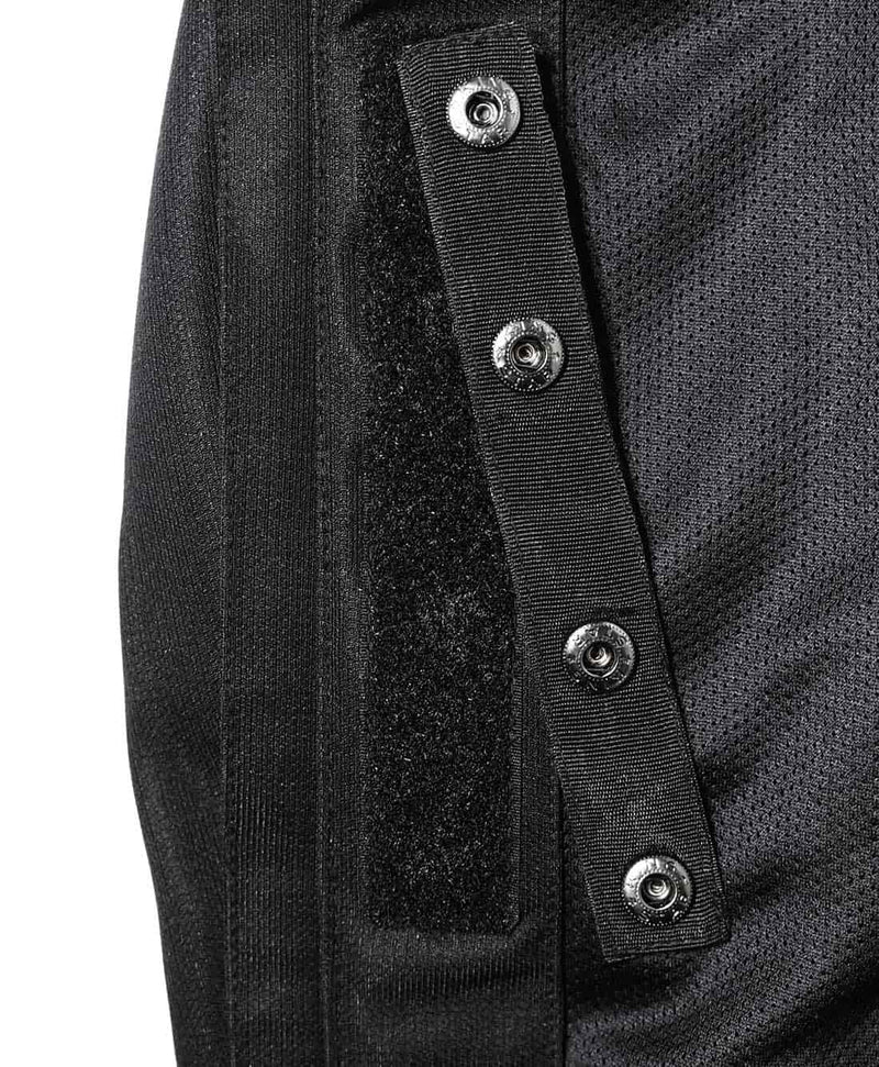 胸部プロテクター脱着可能テープはベルクロ仕様で取り外しが可能 (パッド類は別売)