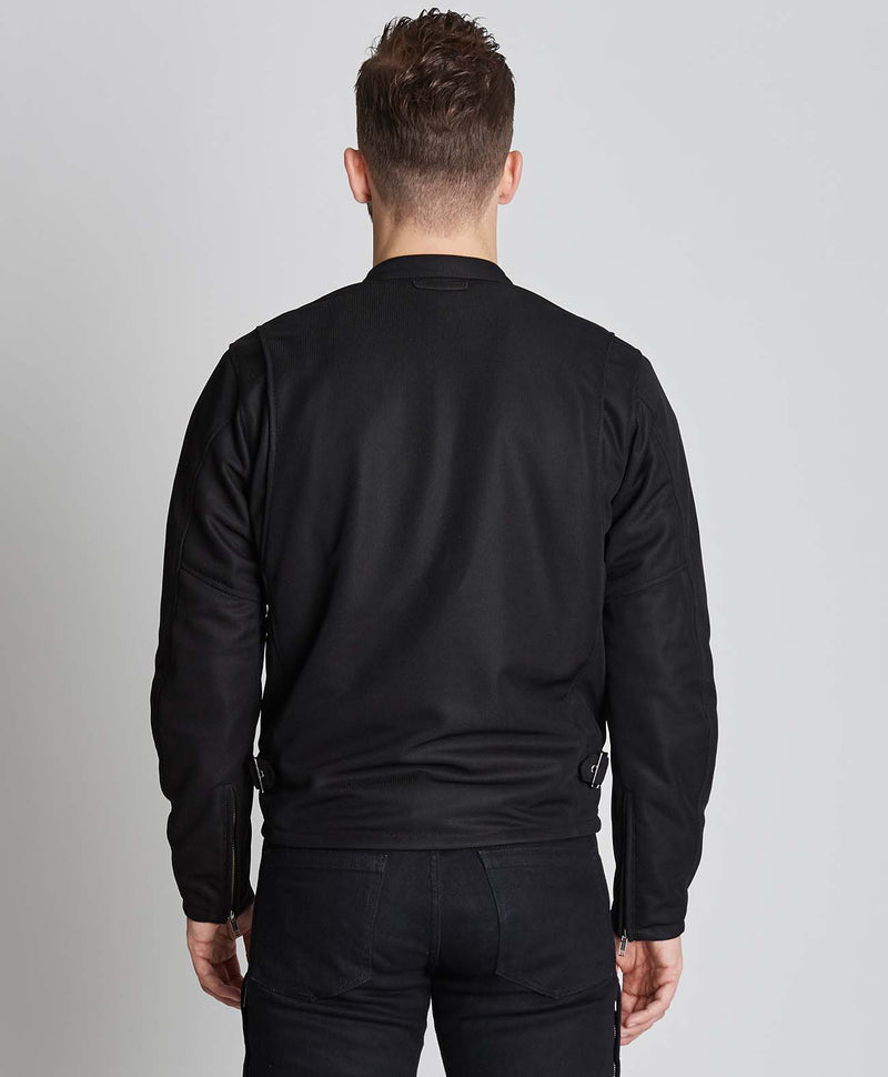 176cm 72kg サイズL Tシャツ着用