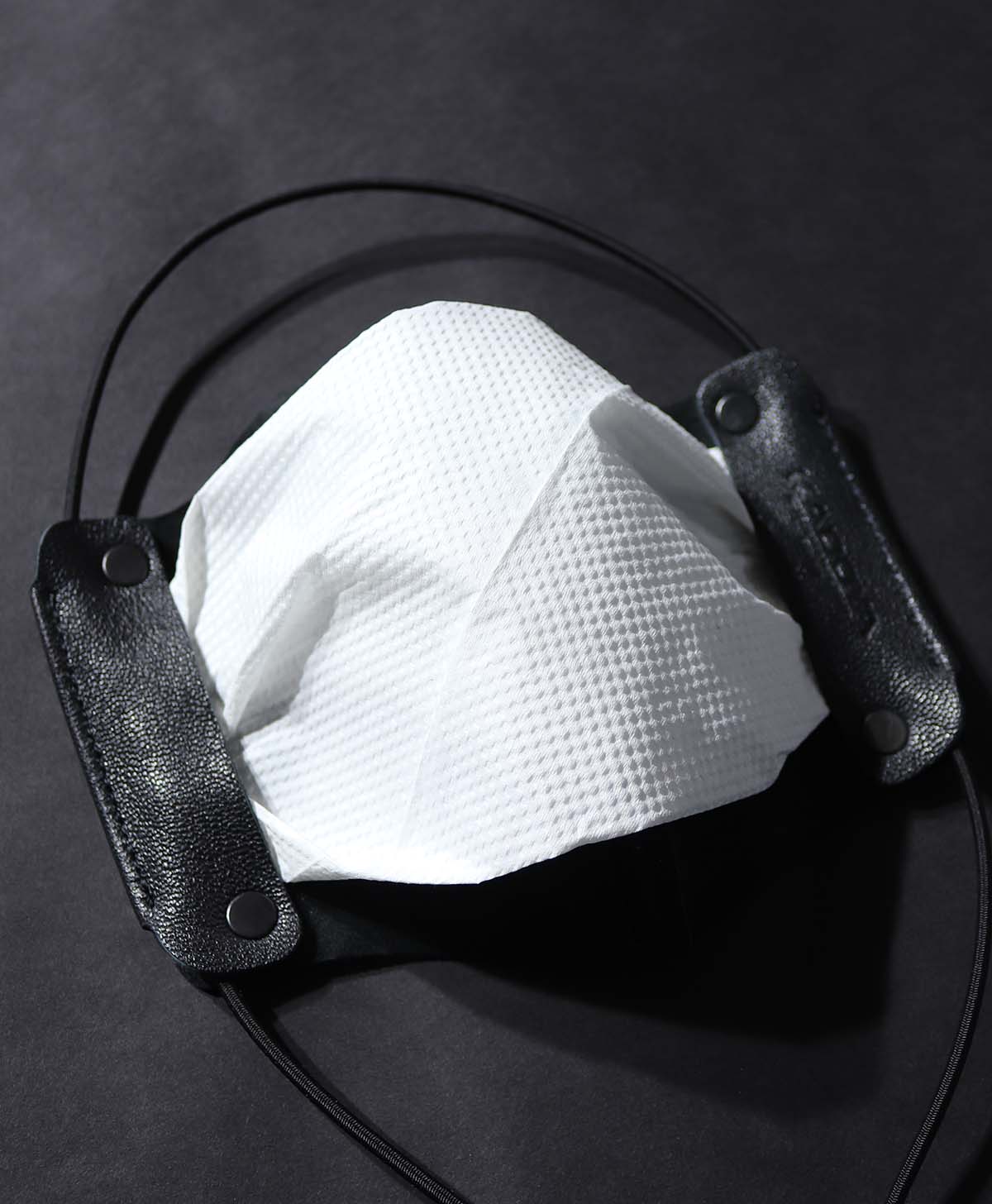 KEEP DISTANCE MASK COVER / BLACK