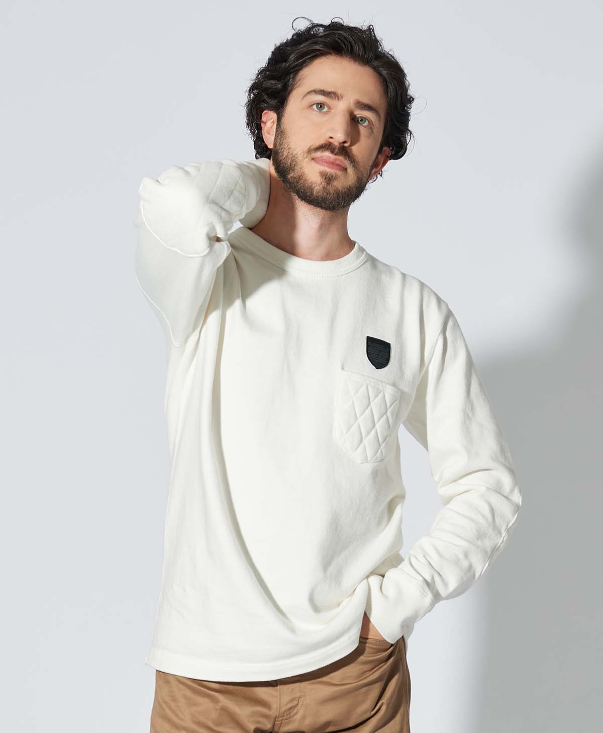 H175 B89 W78サイズL Tシャツ着用