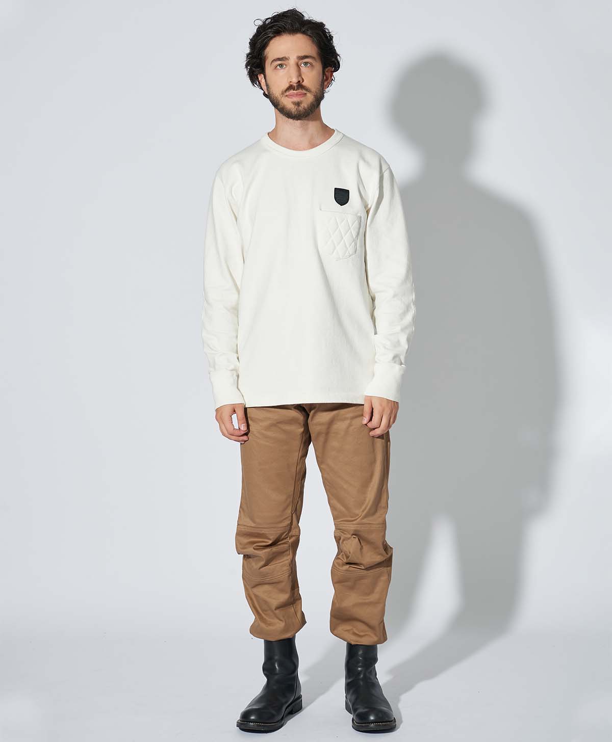 H175 B89 W78サイズL Tシャツ着用