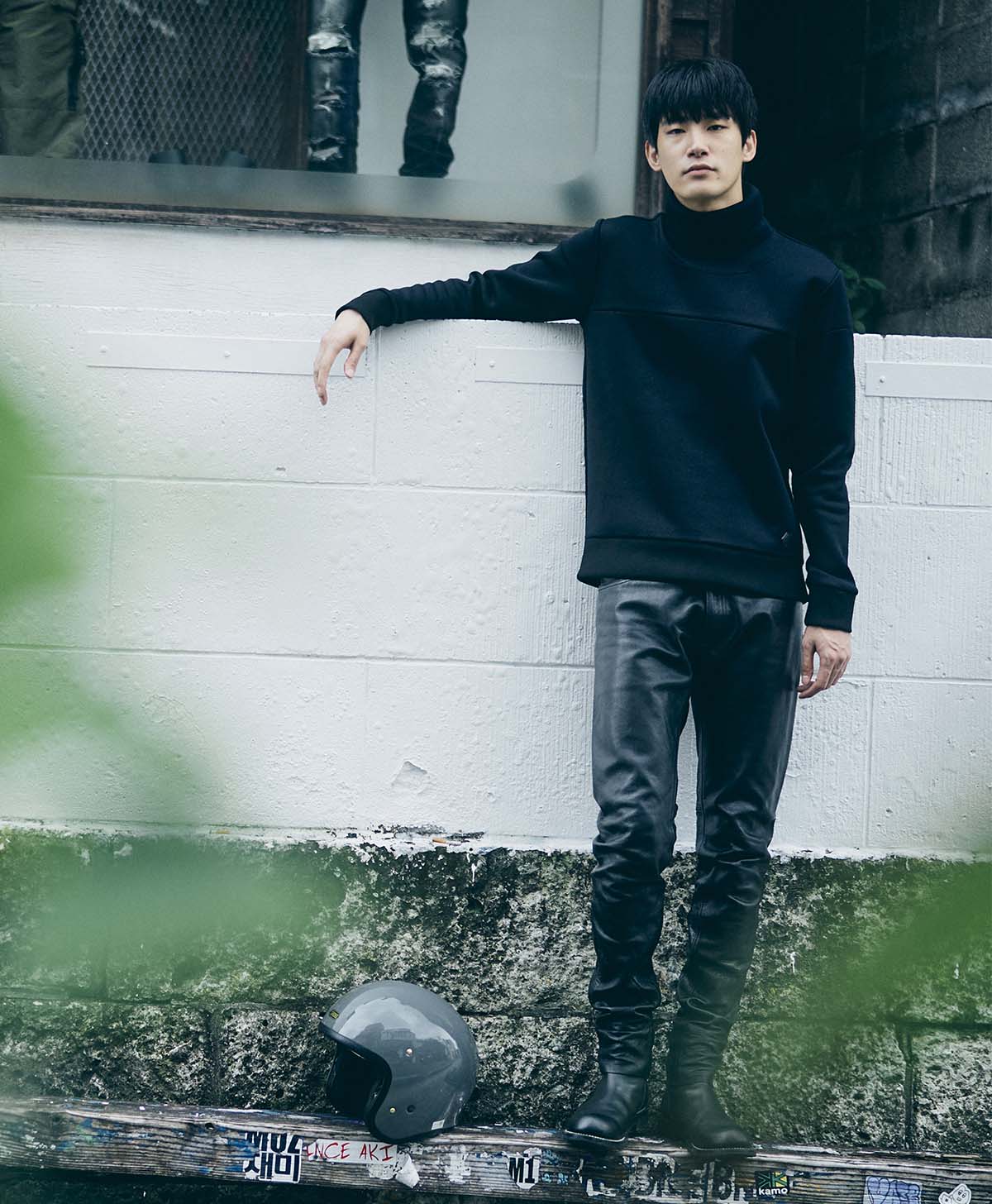 LEATHER SLIM PANTS / BLACK