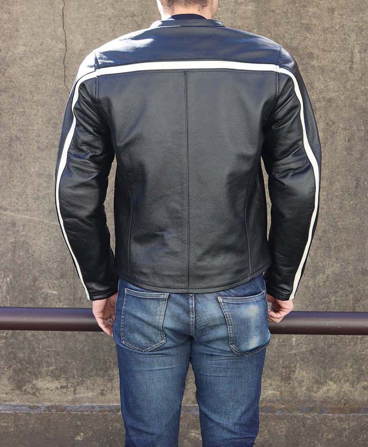 172cm 65kg サイズL Tシャツ着用