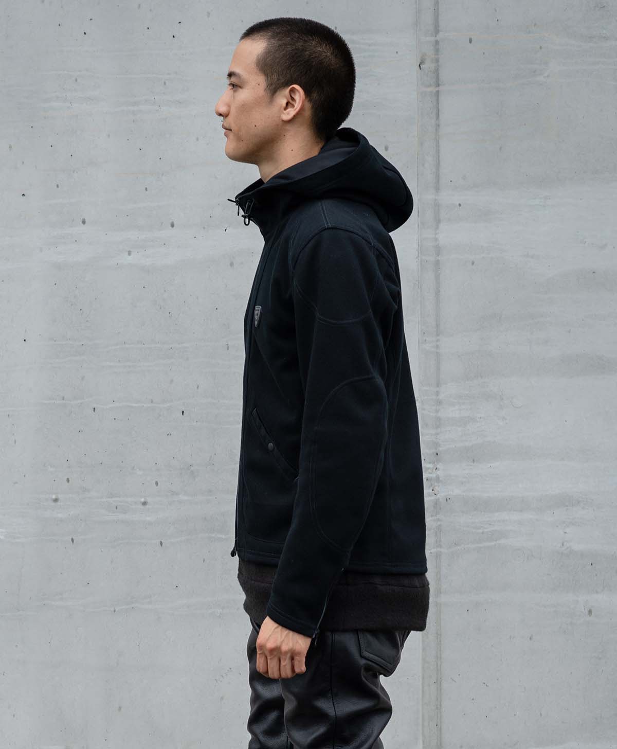 185cm 65kg サイズL ニット着用