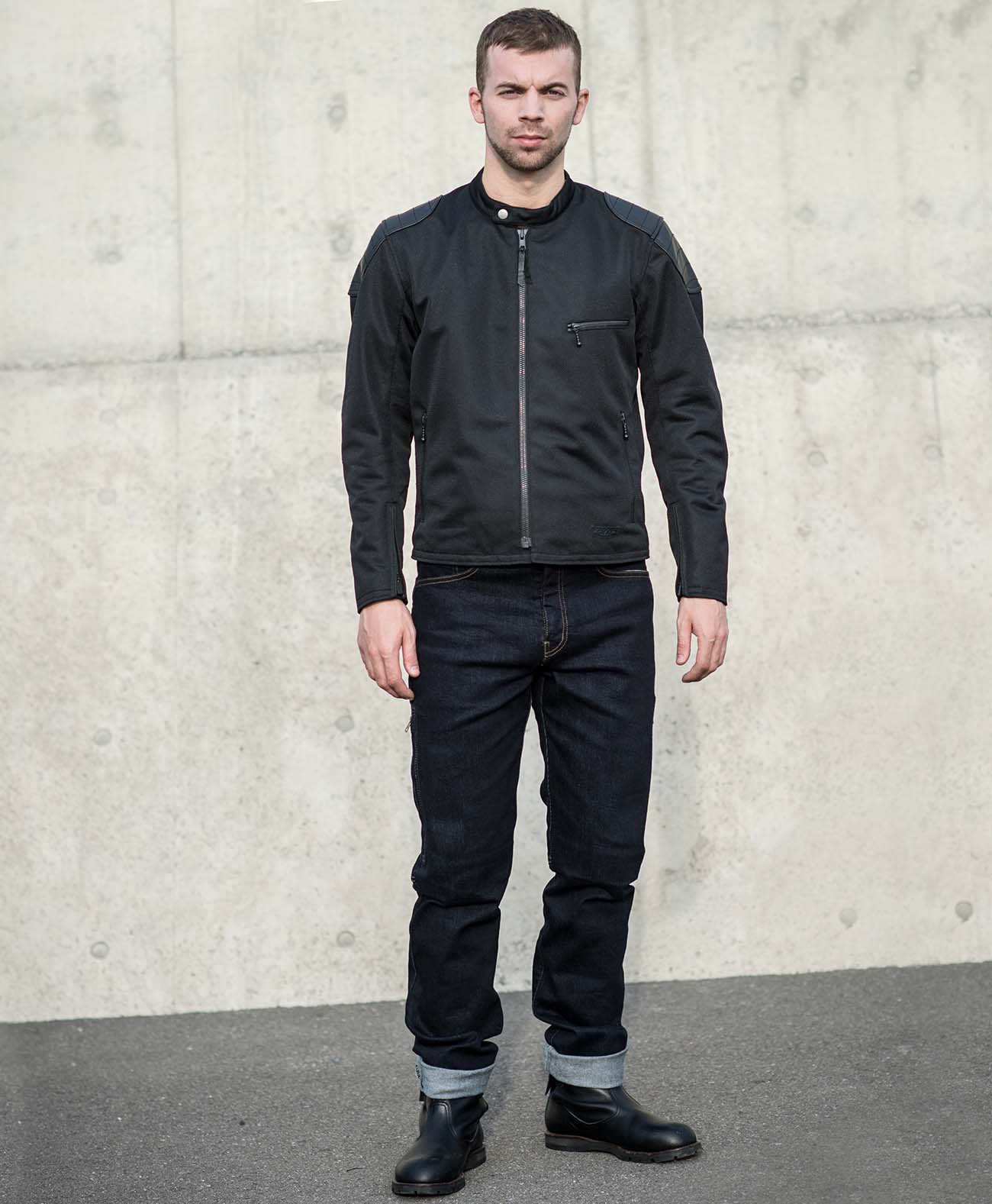 176cm 72kg サイズL Tシャツ着用