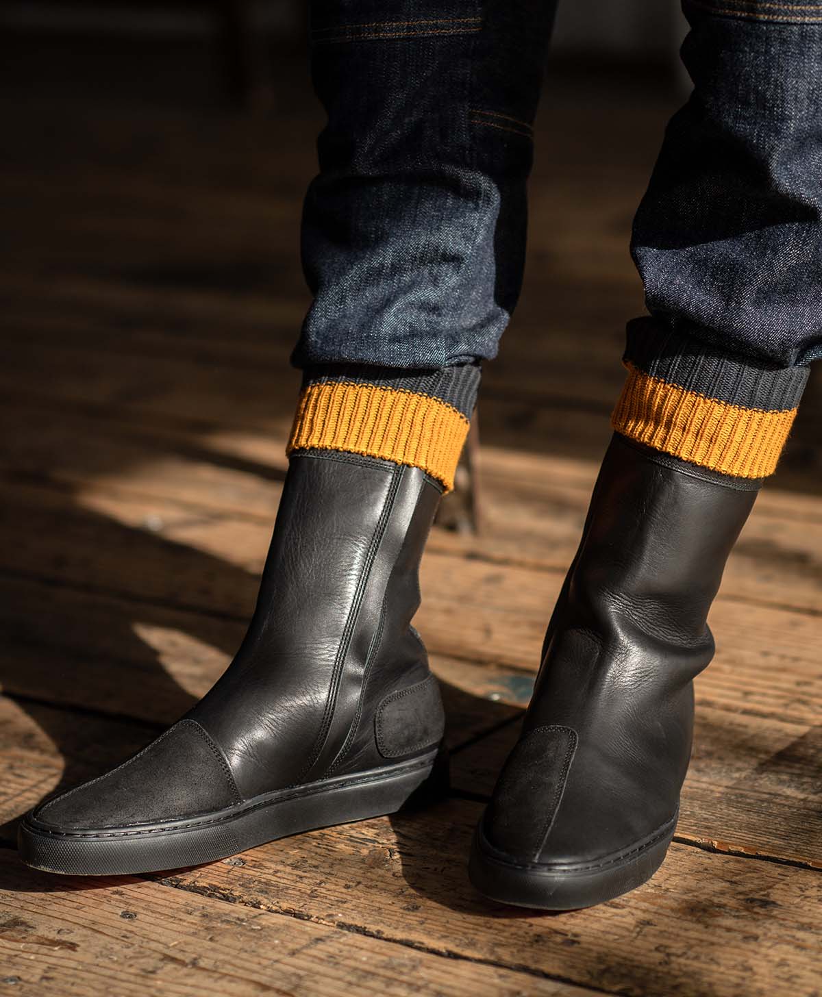 靴子袜子 /木炭灰色 /黄色
